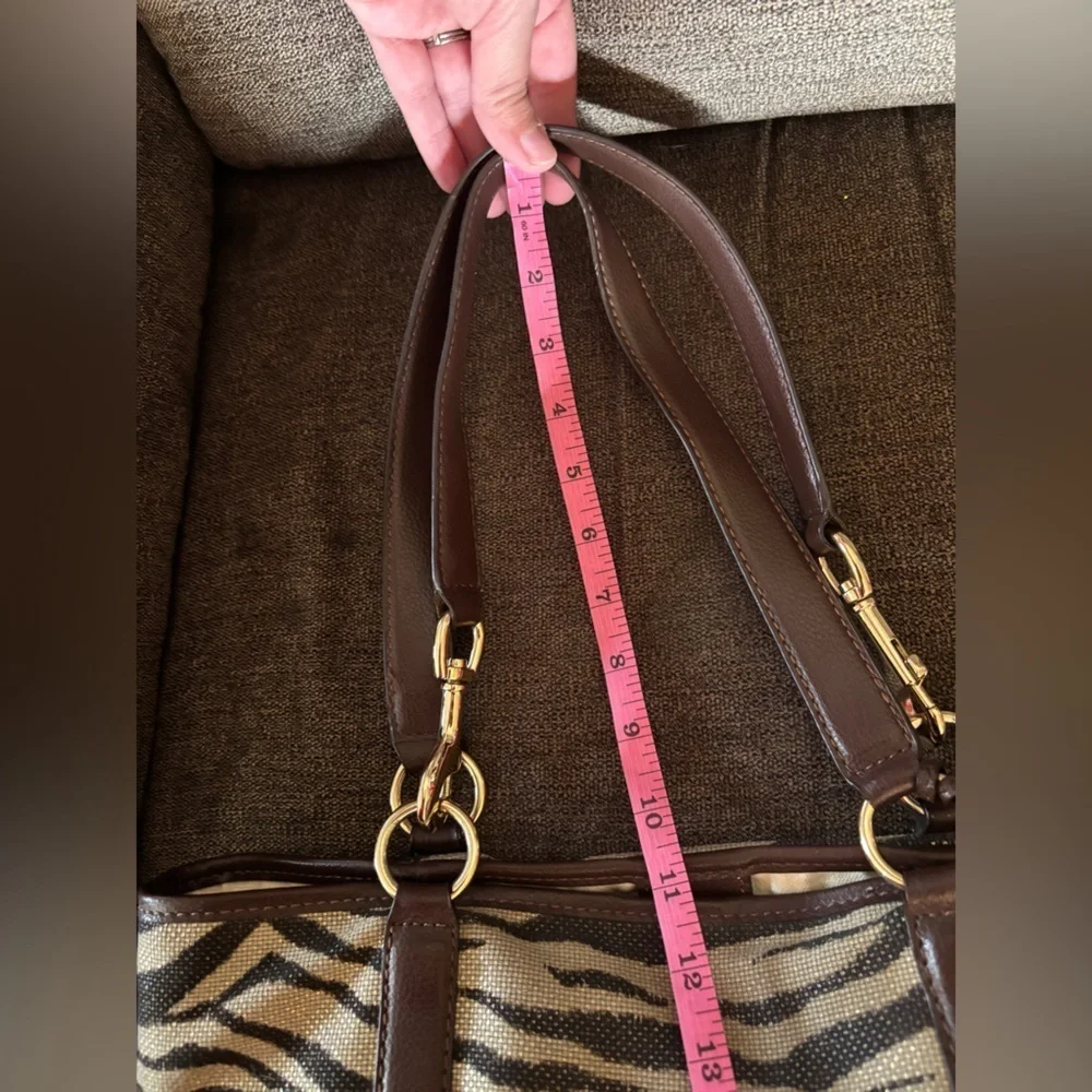 MICHAEL KORS Large Zebra Print Tote Bag w/ Detachable Wristlet | Snap Closure - Picture 12 of 13